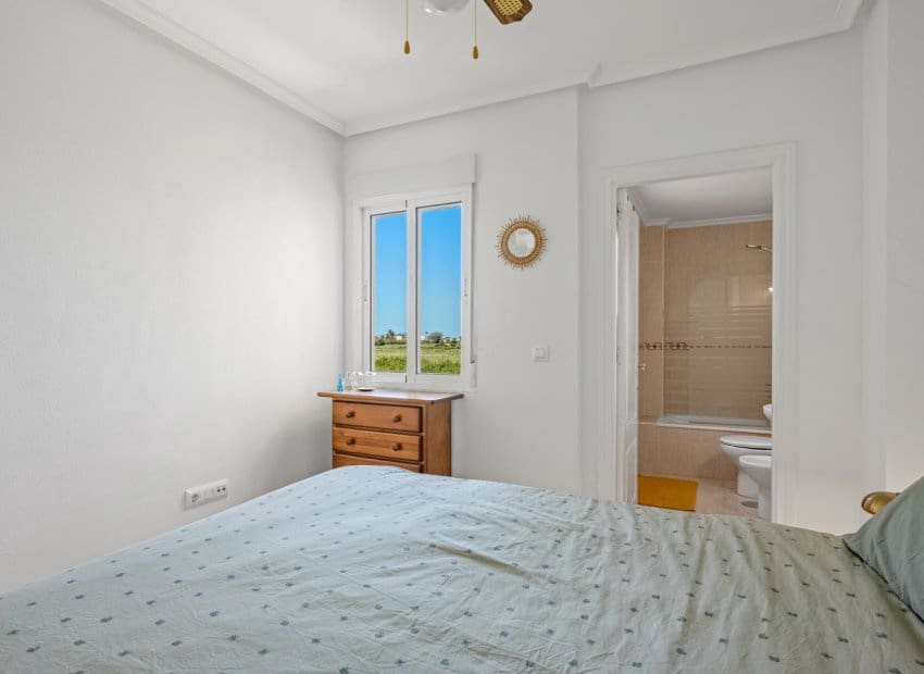 2 soverom Leilighet til salgs i Daya Nueva med svømmebasseng - € 135 000 (Ref: 9775976)