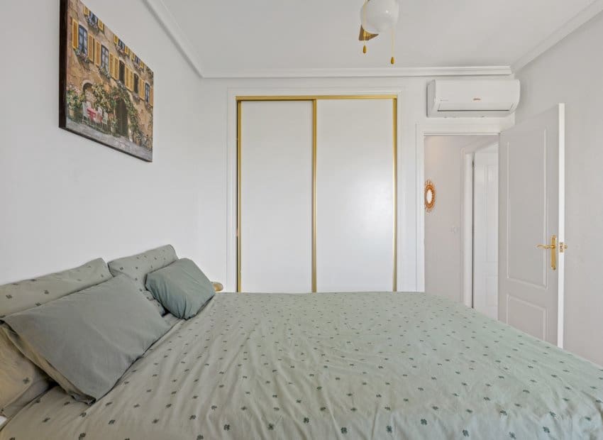 2 soverom Leilighet til salgs i Daya Nueva med svømmebasseng - € 135 000 (Ref: 9775976)