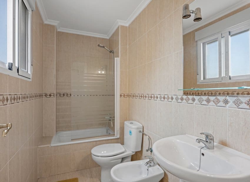 2 soverom Leilighet til salgs i Daya Nueva med svømmebasseng - € 135 000 (Ref: 9775976)