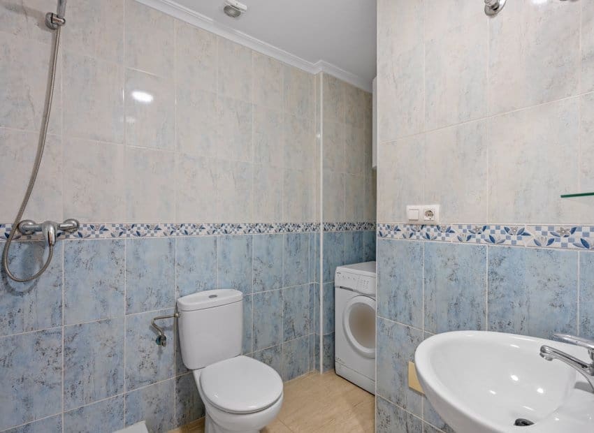 2 soverom Leilighet til salgs i Daya Nueva med svømmebasseng - € 135 000 (Ref: 9775976)