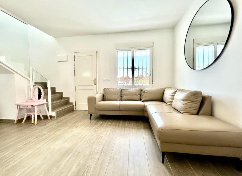 5 soveværelse Villa til salg i Villamartin med swimmingpool - € 459.000 (Ref: 9775979)