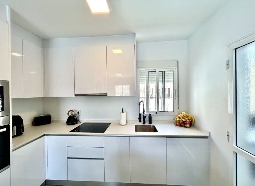 5 soveværelse Villa til salg i Villamartin med swimmingpool - € 459.000 (Ref: 9775979)