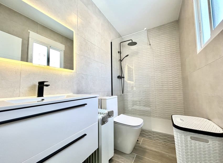 5 soveværelse Villa til salg i Villamartin med swimmingpool - € 459.000 (Ref: 9775979)