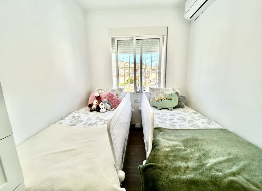 5 soveværelse Villa til salg i Villamartin med swimmingpool - € 459.000 (Ref: 9775979)