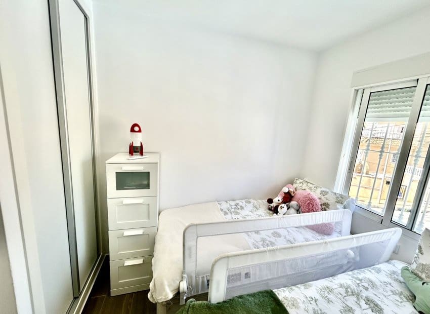 5 soveværelse Villa til salg i Villamartin med swimmingpool - € 459.000 (Ref: 9775979)