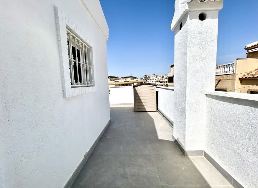 5 soveværelse Villa til salg i Villamartin med swimmingpool - € 459.000 (Ref: 9775979)