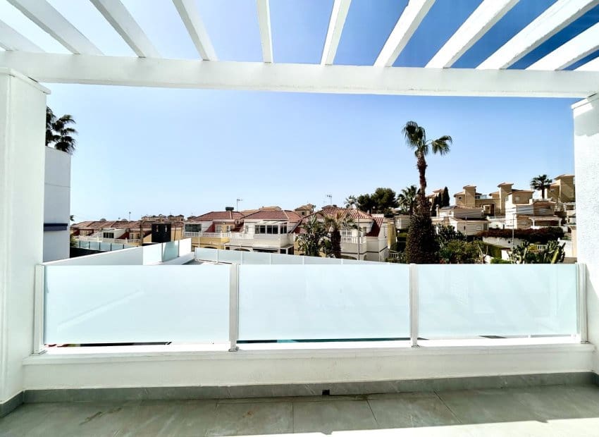 5 soveværelse Villa til salg i Villamartin med swimmingpool - € 459.000 (Ref: 9775979)