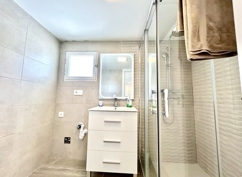 5 soveværelse Villa til salg i Villamartin med swimmingpool - € 459.000 (Ref: 9775979)