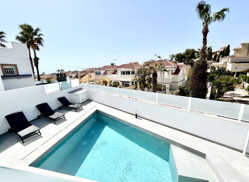 5 soveværelse Villa til salg i Villamartin med swimmingpool - € 459.000 (Ref: 9775979)