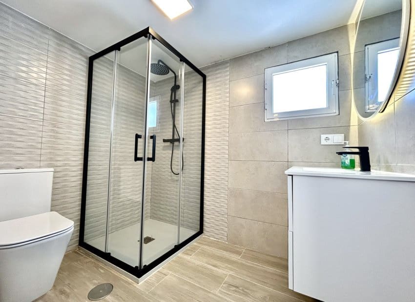 5 soveværelse Villa til salg i Villamartin med swimmingpool - € 459.000 (Ref: 9775979)