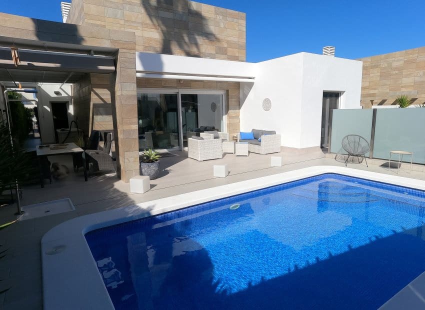 3 slaapkamer Villa te koop in Algorfa met zwembad - € 585.000 (Ref: 9778461)
