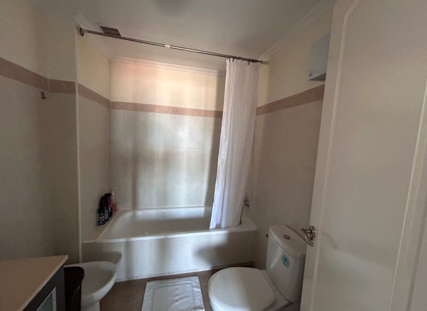 2 slaapkamer Appartement te koop in Jacarilla met zwembad - € 108.000 (Ref: 9781261)
