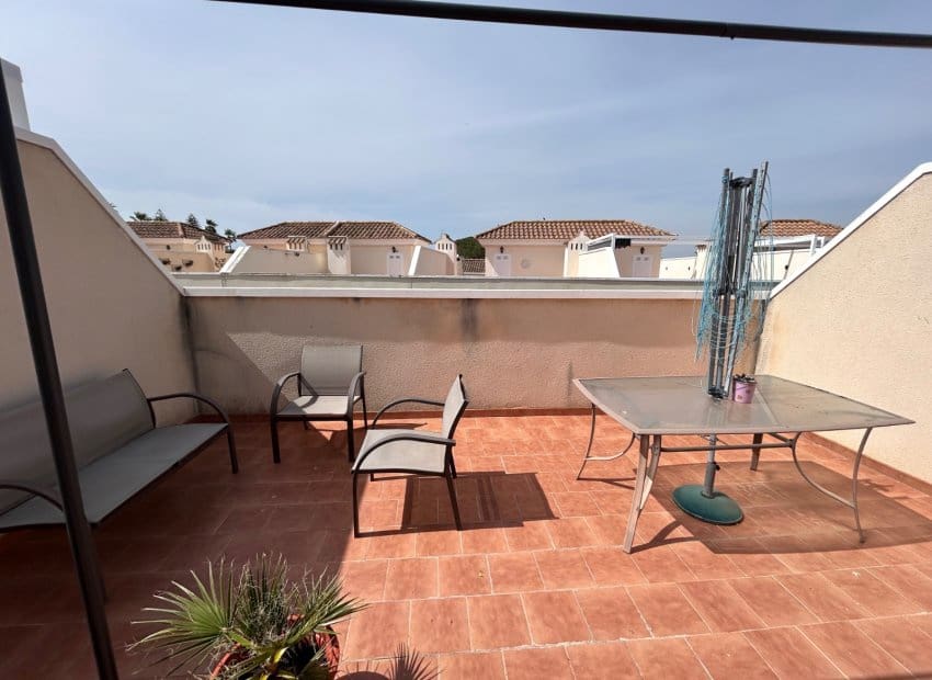 2 slaapkamer Appartement te koop in Jacarilla met zwembad - € 108.000 (Ref: 9781261)