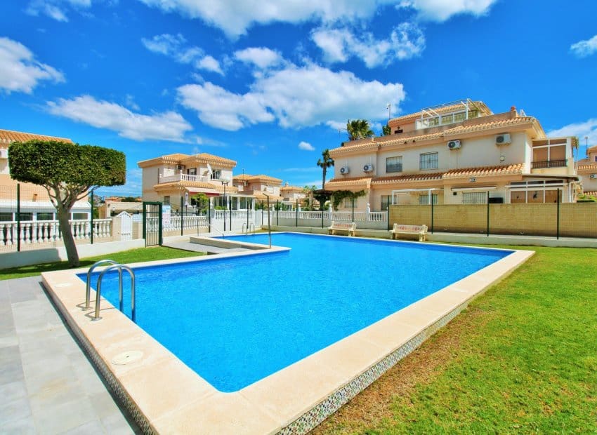 3 soverom Hus til salgs i Playa Flamenca med svømmebasseng - € 249 950 (Ref: 9781263)