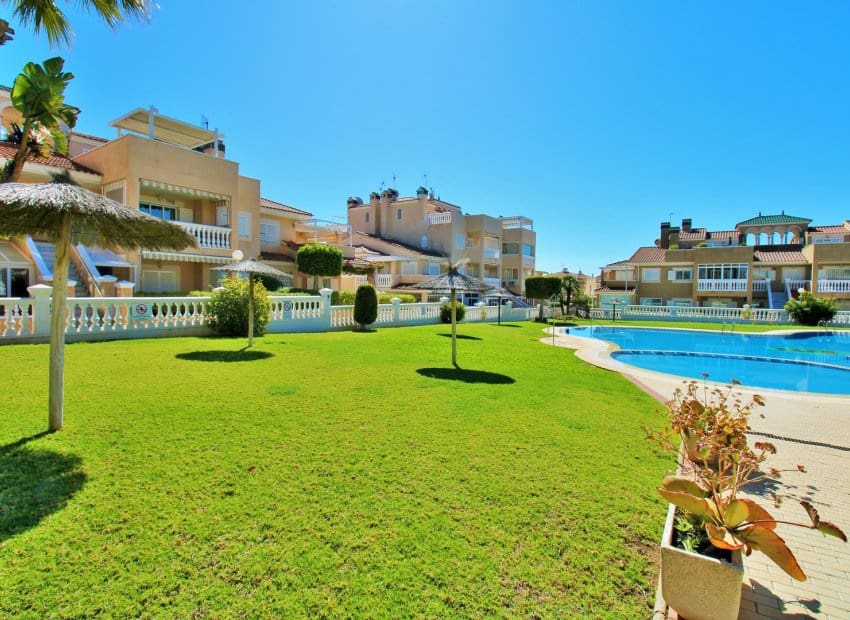 2 soveværelse Lejlighed til salg i Orihuela Costa med swimmingpool - € 199.995 (Ref: 9781264)