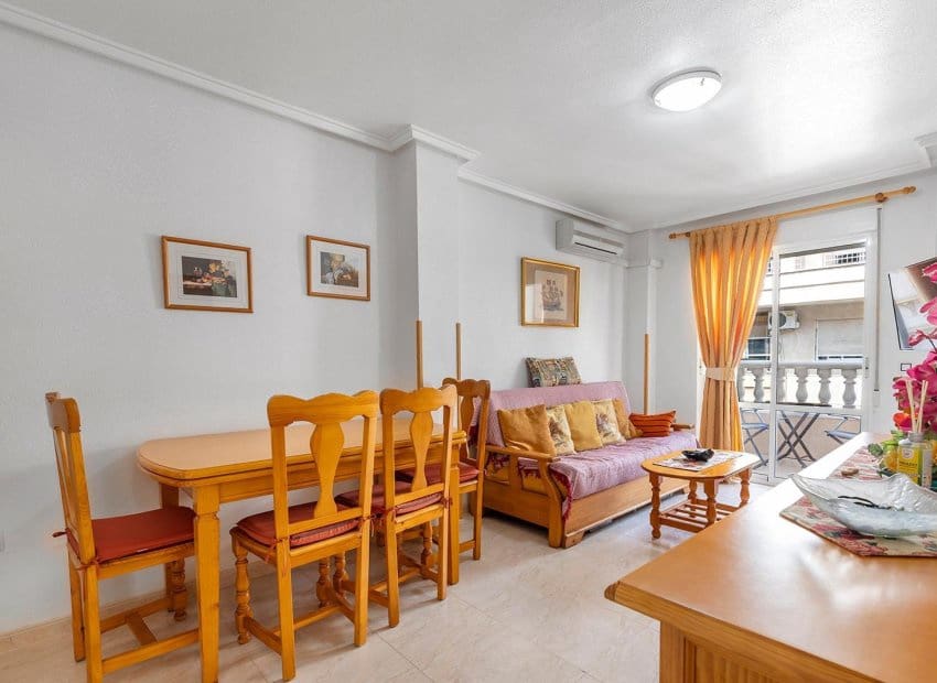 2 sovrum Lägenhet till salu i Torrevieja med pool - 139 000 € (Ref: 9781268)