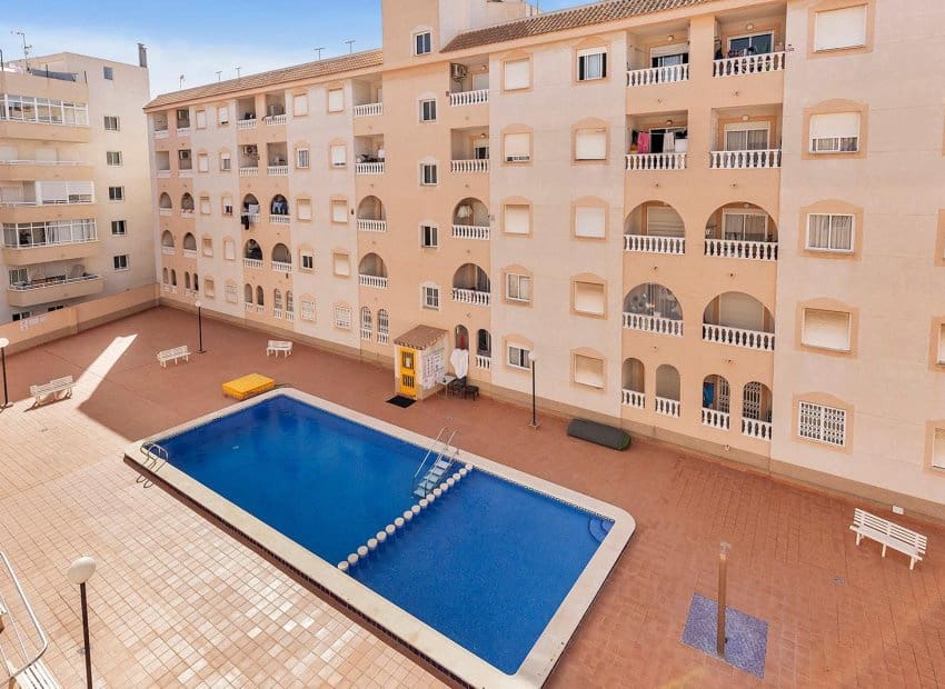 2 sovrum Lägenhet till salu i Torrevieja med pool - 139 000 € (Ref: 9781268)
