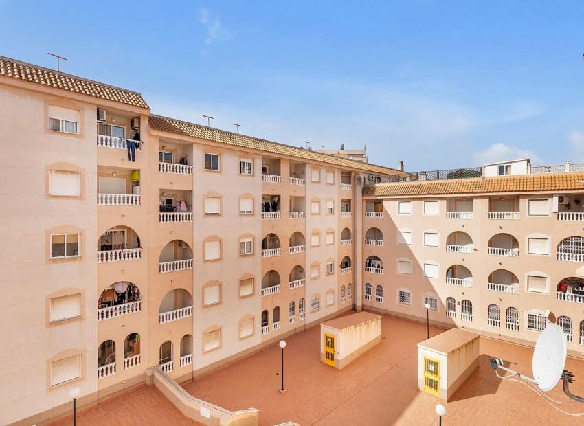 2 sovrum Lägenhet till salu i Torrevieja med pool - 139 000 € (Ref: 9781268)