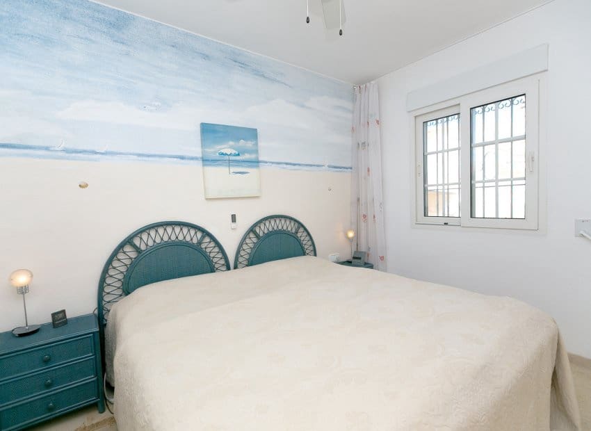 2 Zimmer Apartment zu verkaufen in Playa Flamenca mit Pool - 210.000 € (Ref: 9787986)