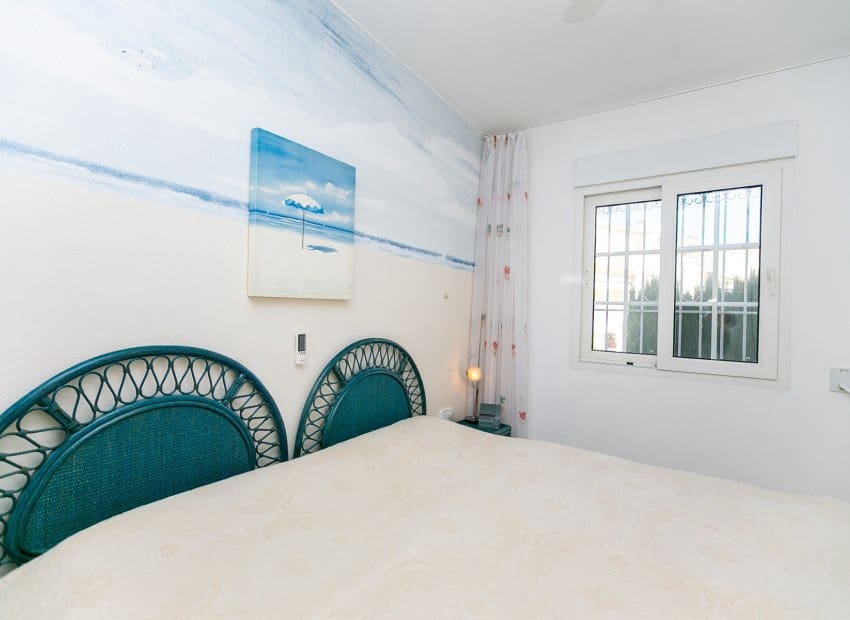 2 Zimmer Apartment zu verkaufen in Playa Flamenca mit Pool - 210.000 € (Ref: 9787986)