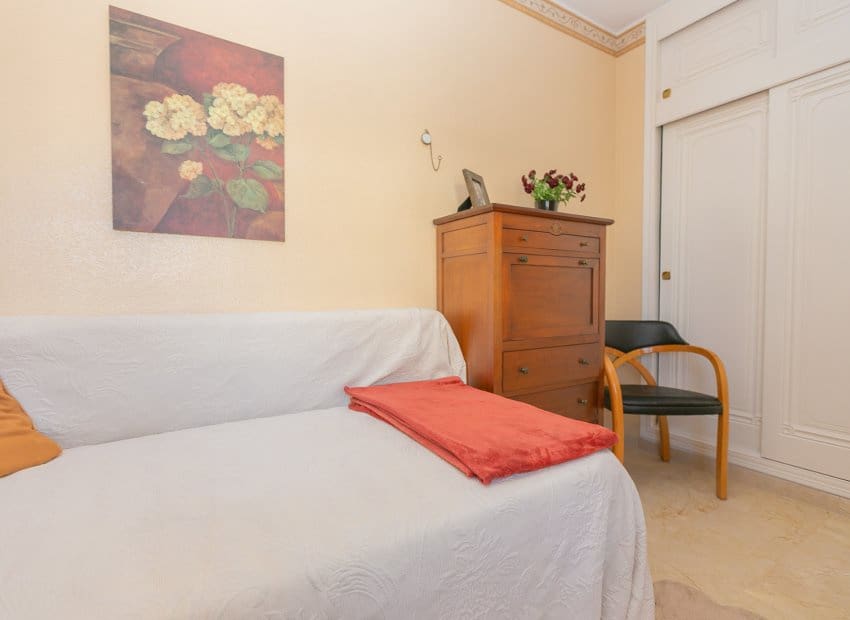 2 Zimmer Apartment zu verkaufen in Playa Flamenca mit Pool - 210.000 € (Ref: 9787986)