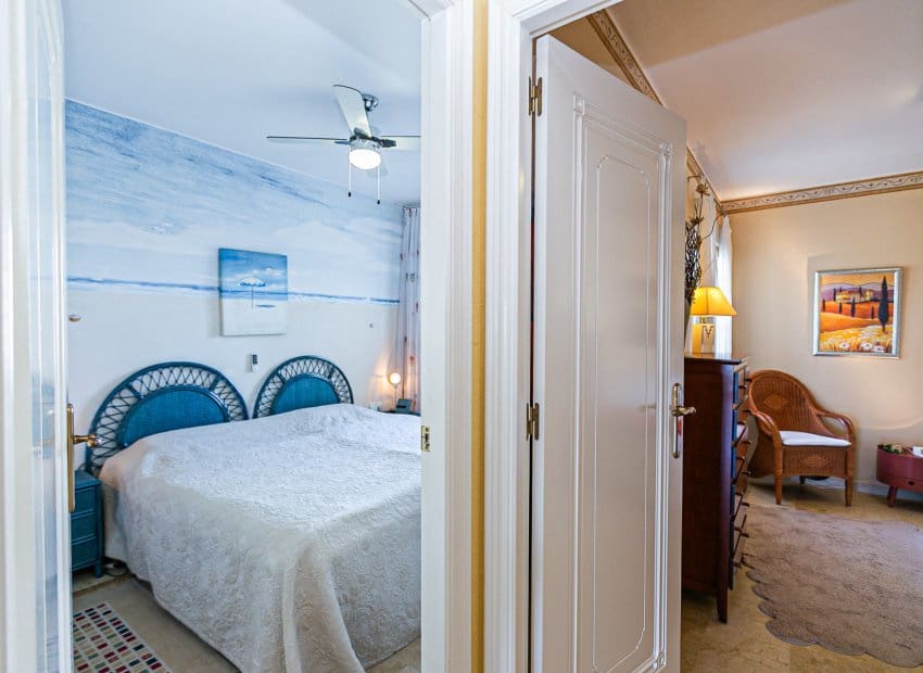 2 Zimmer Apartment zu verkaufen in Playa Flamenca mit Pool - 210.000 € (Ref: 9787986)