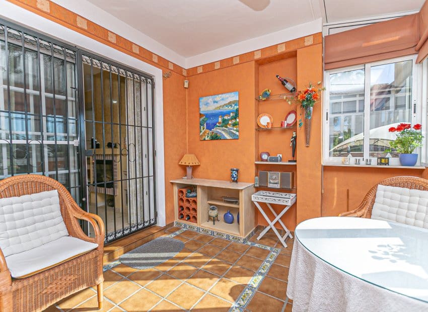 2 Zimmer Apartment zu verkaufen in Playa Flamenca mit Pool - 210.000 € (Ref: 9787986)