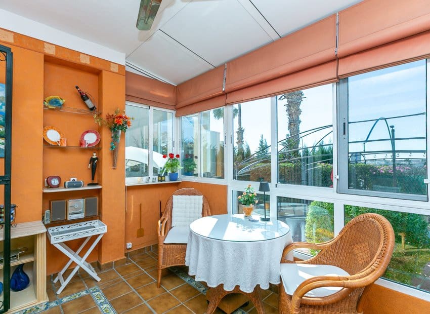 2 Zimmer Apartment zu verkaufen in Playa Flamenca mit Pool - 210.000 € (Ref: 9787986)