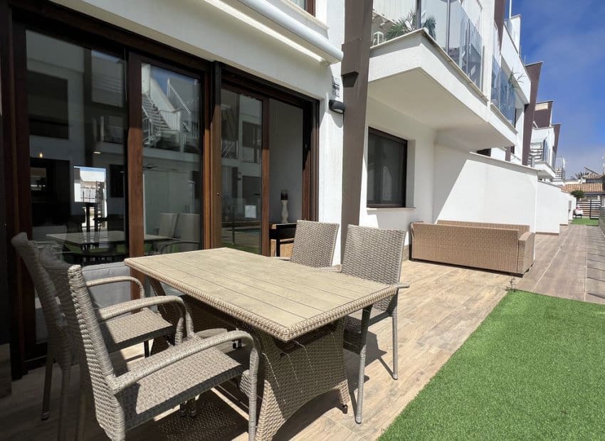 Apartamento de 2 habitaciones en San Pedro del Pinatar en venta con piscina - 234.000 € (Ref: 9788717)