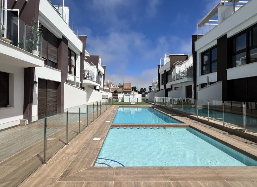 Apartamento de 2 habitaciones en San Pedro del Pinatar en venta con piscina - 234.000 € (Ref: 9788717)