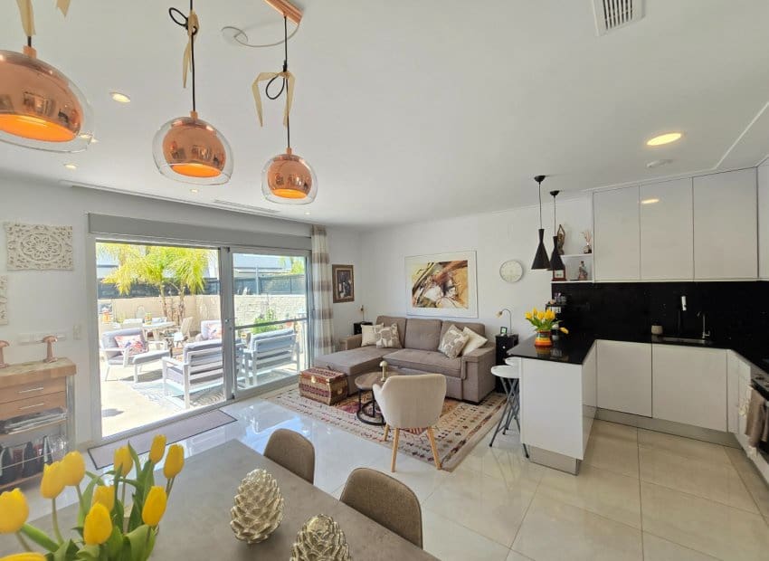 3 makuuhuone Omakotitalo myytävänä paikassa Dona Pepa mukana uima-altaan - 359 900 € (Ref: 9788811)