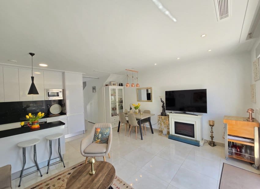 3 makuuhuone Omakotitalo myytävänä paikassa Dona Pepa mukana uima-altaan - 359 900 € (Ref: 9788811)