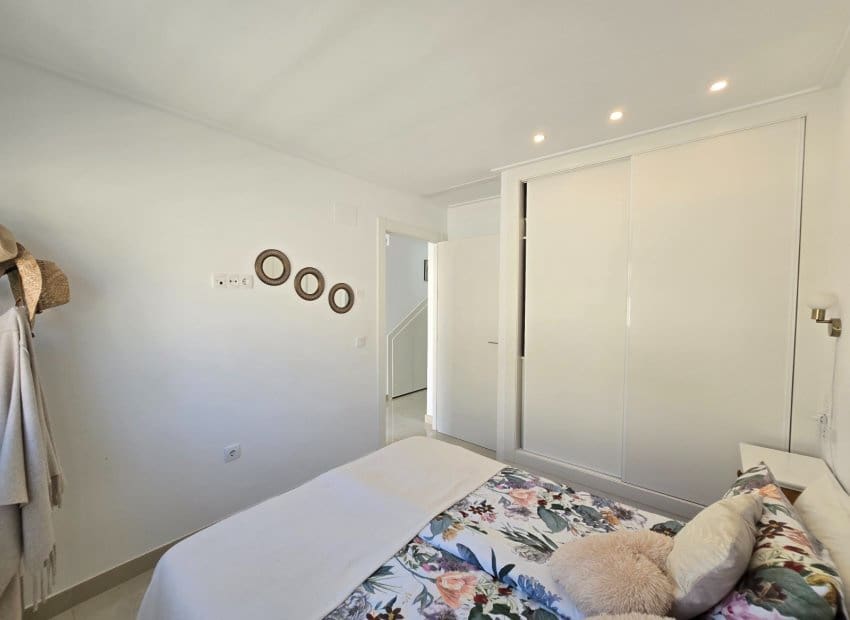 3 makuuhuone Omakotitalo myytävänä paikassa Dona Pepa mukana uima-altaan - 359 900 € (Ref: 9788811)