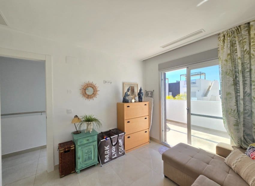 3 makuuhuone Omakotitalo myytävänä paikassa Dona Pepa mukana uima-altaan - 359 900 € (Ref: 9788811)