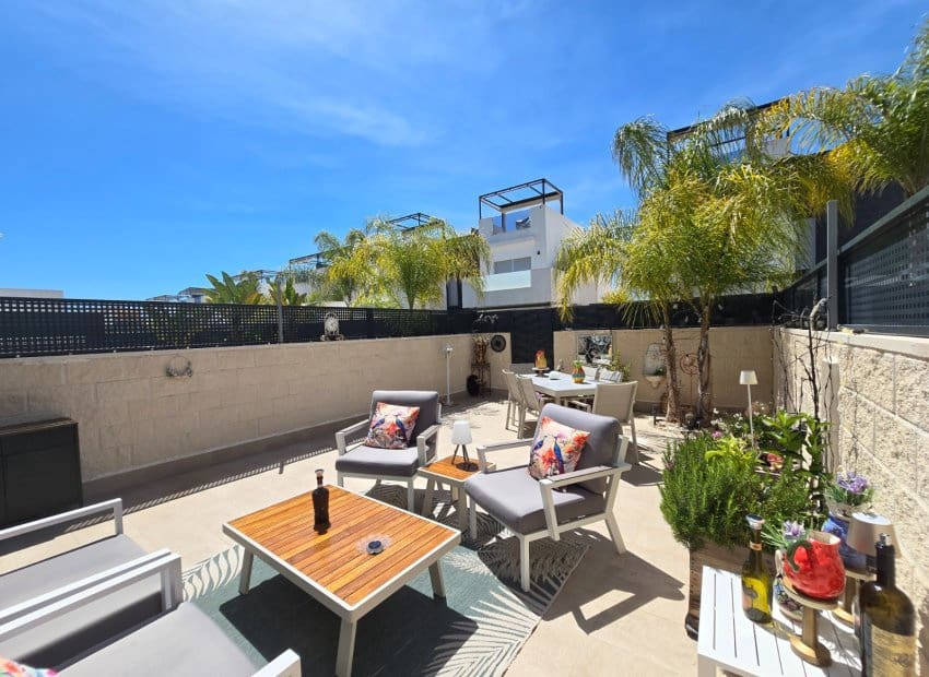 3 makuuhuone Omakotitalo myytävänä paikassa Dona Pepa mukana uima-altaan - 359 900 € (Ref: 9788811)