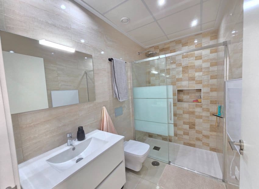 3 makuuhuone Omakotitalo myytävänä paikassa Dona Pepa mukana uima-altaan - 359 900 € (Ref: 9788811)