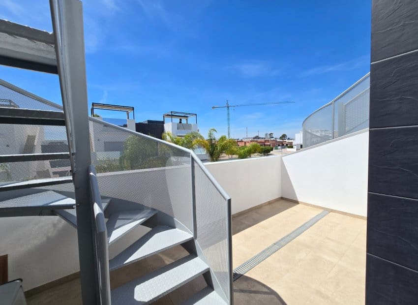 3 makuuhuone Omakotitalo myytävänä paikassa Dona Pepa mukana uima-altaan - 359 900 € (Ref: 9788811)