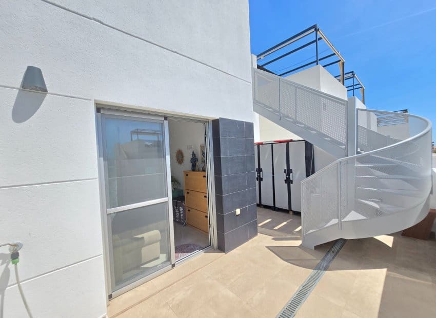 3 makuuhuone Omakotitalo myytävänä paikassa Dona Pepa mukana uima-altaan - 359 900 € (Ref: 9788811)