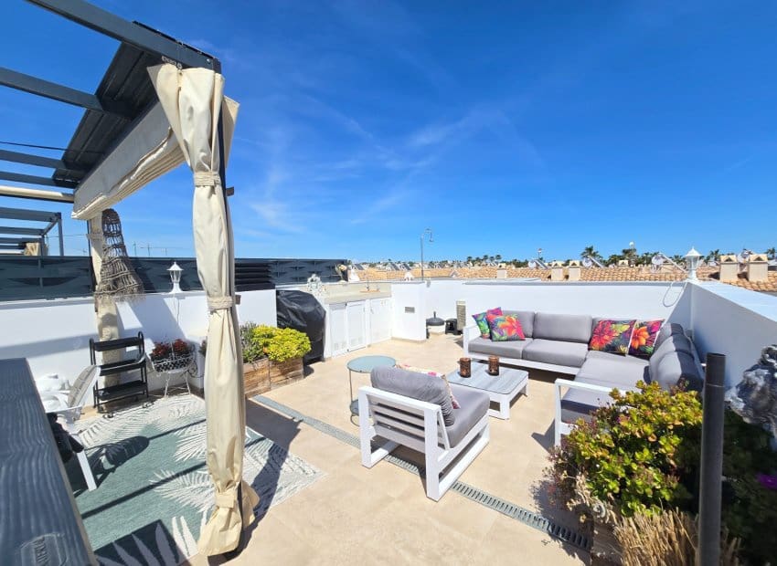 3 makuuhuone Omakotitalo myytävänä paikassa Dona Pepa mukana uima-altaan - 359 900 € (Ref: 9788811)