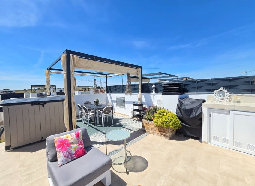 3 makuuhuone Omakotitalo myytävänä paikassa Dona Pepa mukana uima-altaan - 359 900 € (Ref: 9788811)