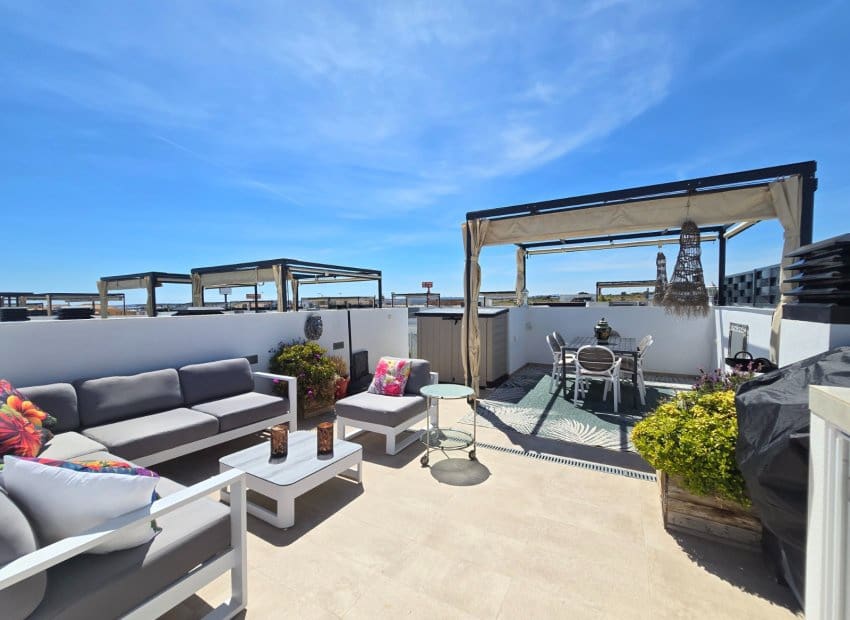 3 makuuhuone Omakotitalo myytävänä paikassa Dona Pepa mukana uima-altaan - 359 900 € (Ref: 9788811)