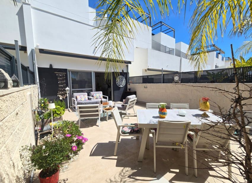 3 makuuhuone Omakotitalo myytävänä paikassa Dona Pepa mukana uima-altaan - 359 900 € (Ref: 9788811)