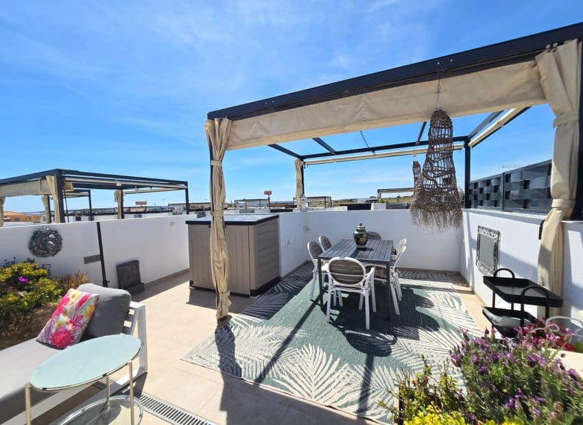 3 makuuhuone Omakotitalo myytävänä paikassa Dona Pepa mukana uima-altaan - 359 900 € (Ref: 9788811)