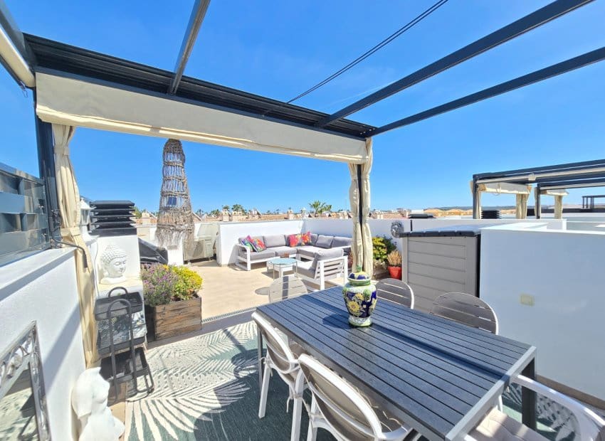 3 makuuhuone Omakotitalo myytävänä paikassa Dona Pepa mukana uima-altaan - 359 900 € (Ref: 9788811)