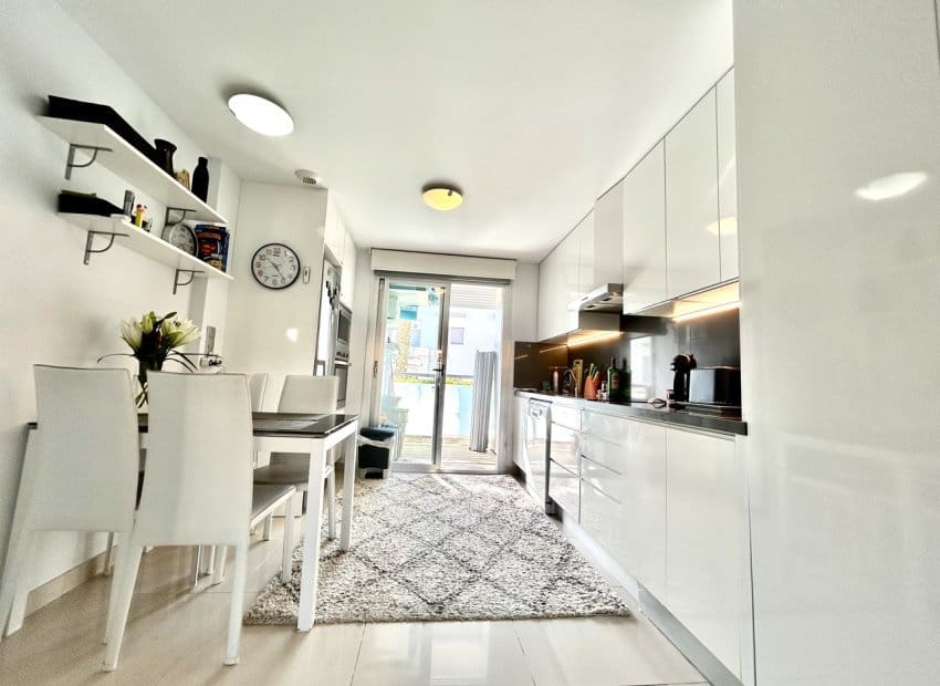 2 soverom Leilighet til salgs i Punta Prima med svømmebasseng - € 240 000 (Ref: 9795099)