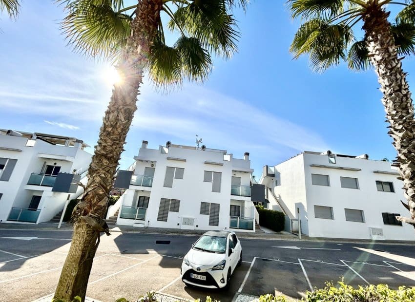 2 soverom Leilighet til salgs i Punta Prima med svømmebasseng - € 240 000 (Ref: 9795099)