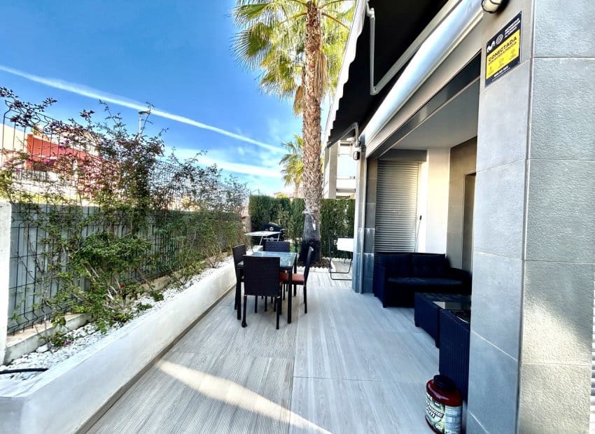 2 soverom Leilighet til salgs i Punta Prima med svømmebasseng - € 240 000 (Ref: 9795099)