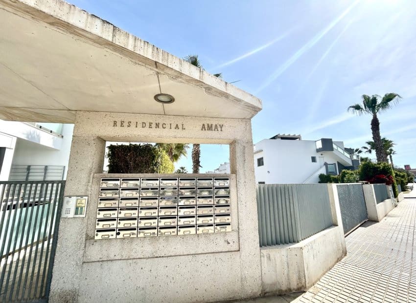 2 soverom Leilighet til salgs i Punta Prima med svømmebasseng - € 240 000 (Ref: 9795099)