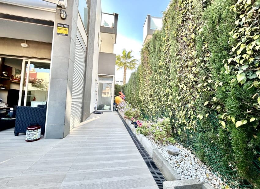 2 soverom Leilighet til salgs i Punta Prima med svømmebasseng - € 240 000 (Ref: 9795099)