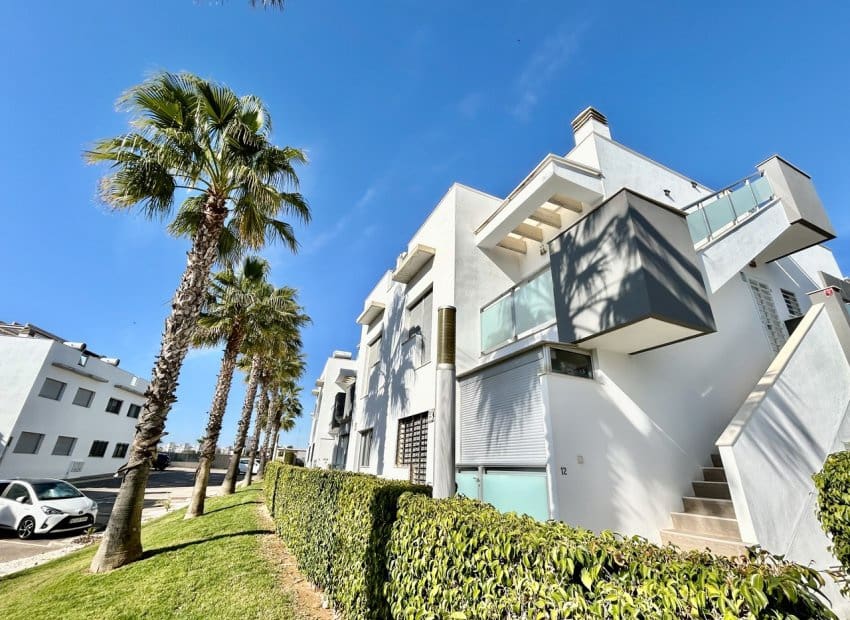 2 soverom Leilighet til salgs i Punta Prima med svømmebasseng - € 240 000 (Ref: 9795099)